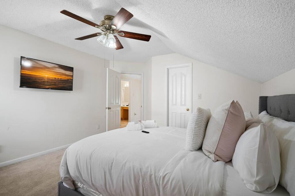 Cozy 4B 2 5B University Home King Beds Jacuzzi Charlotte Buitenkant foto