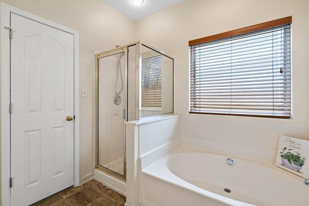 Cozy 4B 2 5B University Home King Beds Jacuzzi Charlotte Buitenkant foto