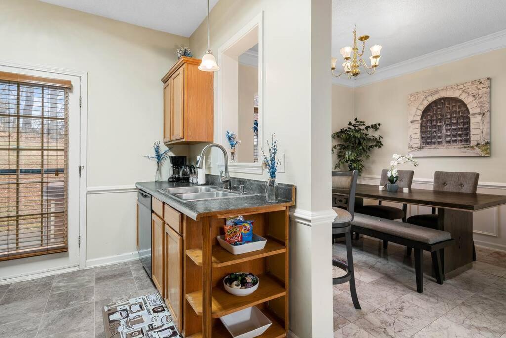 Cozy 4B 2 5B University Home King Beds Jacuzzi Charlotte Buitenkant foto